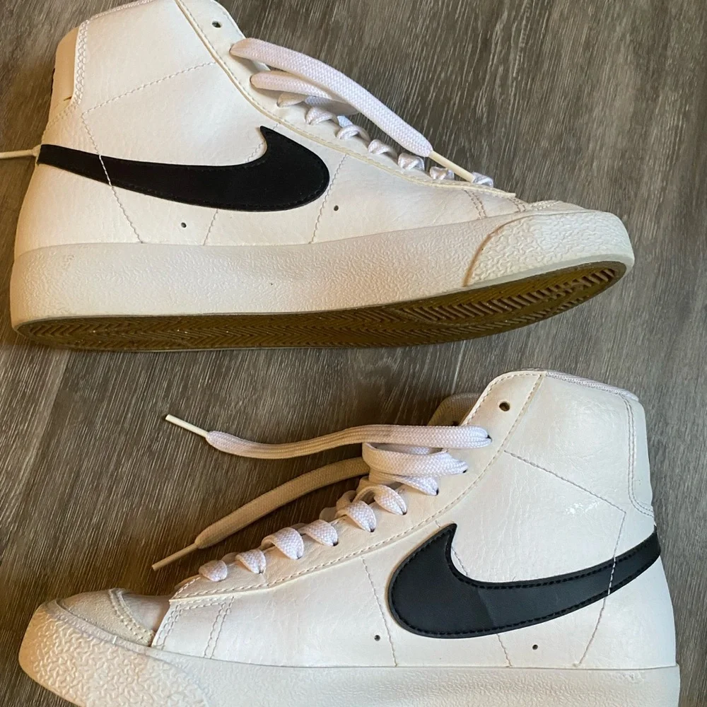 Nike Blazer Mid 77 5Y / Women’s 6.5 / Men’s 5